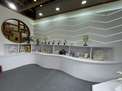 攜文創(chuàng)參展，塑生活美學(xué) 江蘇省美術(shù)館在蘇州創(chuàng)博會(huì)踐行“藝術(shù)生活化”